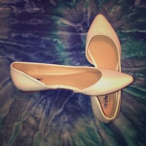 I am selling white flats